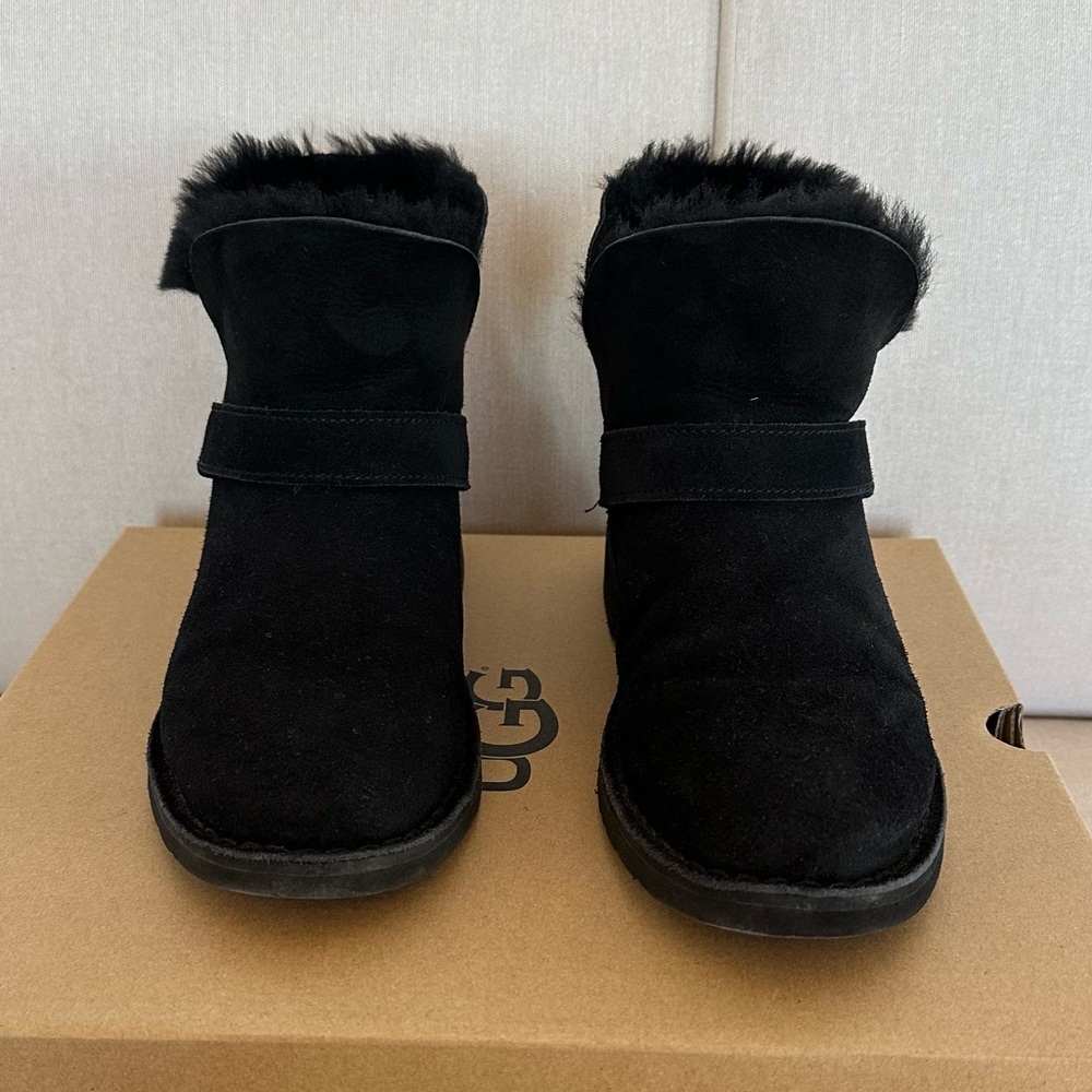 UGG Zariyah Water Repellent Ankle Bootie Black Size 7